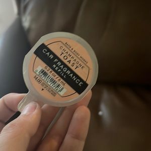 Fragrance tan from bath and body never used lost my thing that holds it